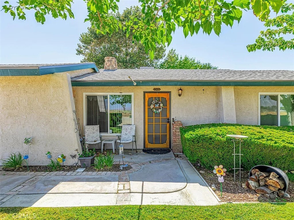Property Photo: 44315 88th Street E CA 93535