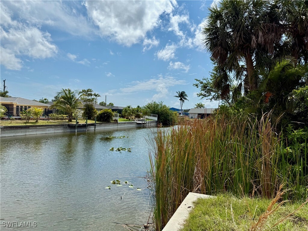 Property Photo: 714 SW 39th Street FL 33914