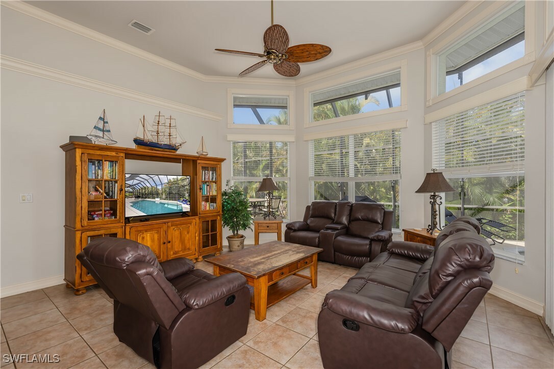 Property Photo: 700 Wren Street FL 34145
