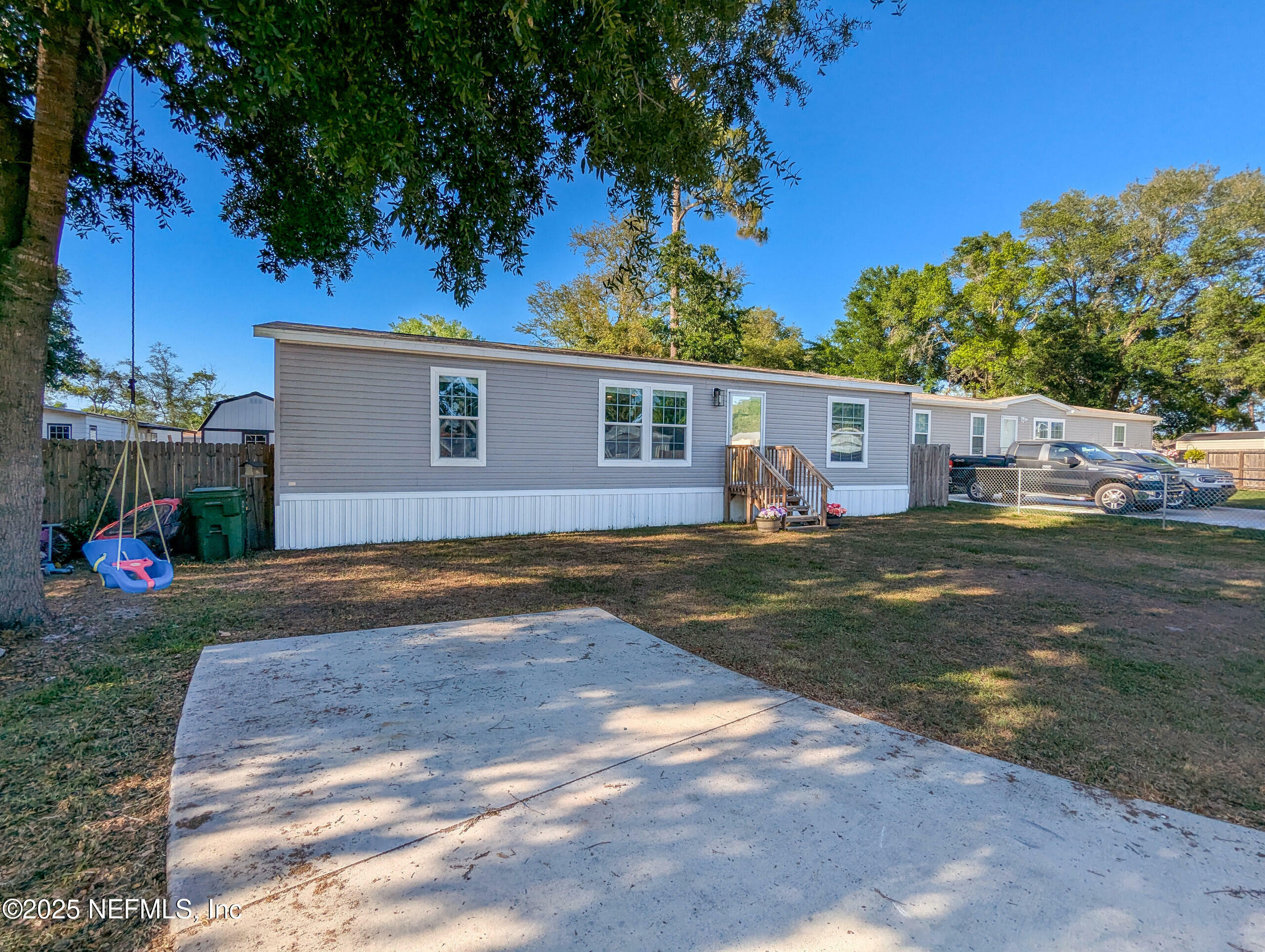 Property Photo: 6006 E 6th Manor FL 32177