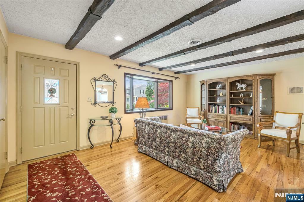 Property Photo: 7 Chestnut Place NJ 07423