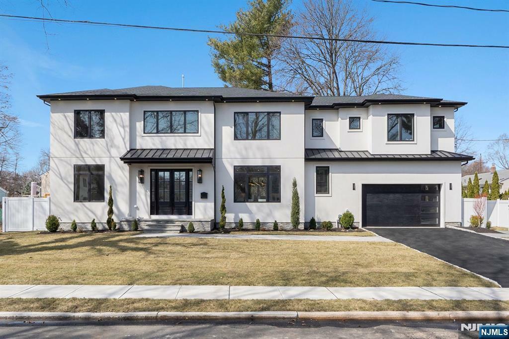 623 Alberta Drive  Paramus NJ 07652 photo