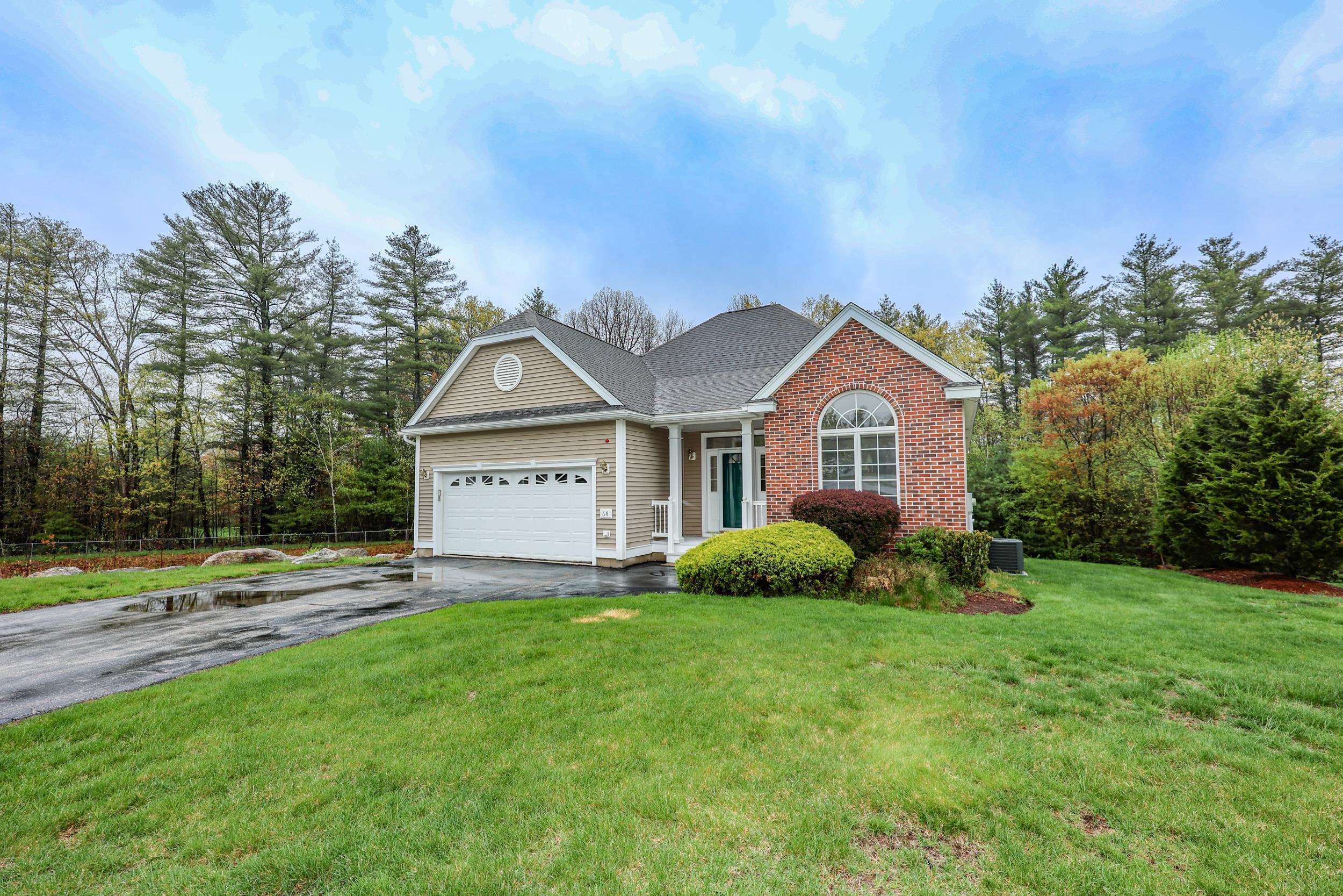 Property Photo: 64 Sawgrass Circle NH 03054