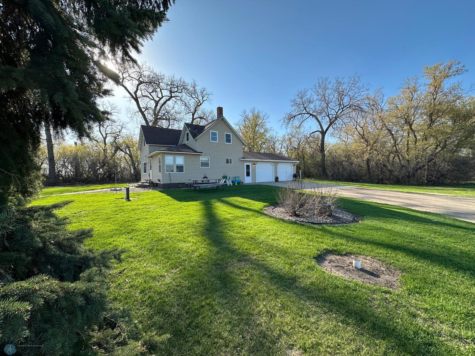 Property Photo:  6035 County Rd 3  ND 58077 