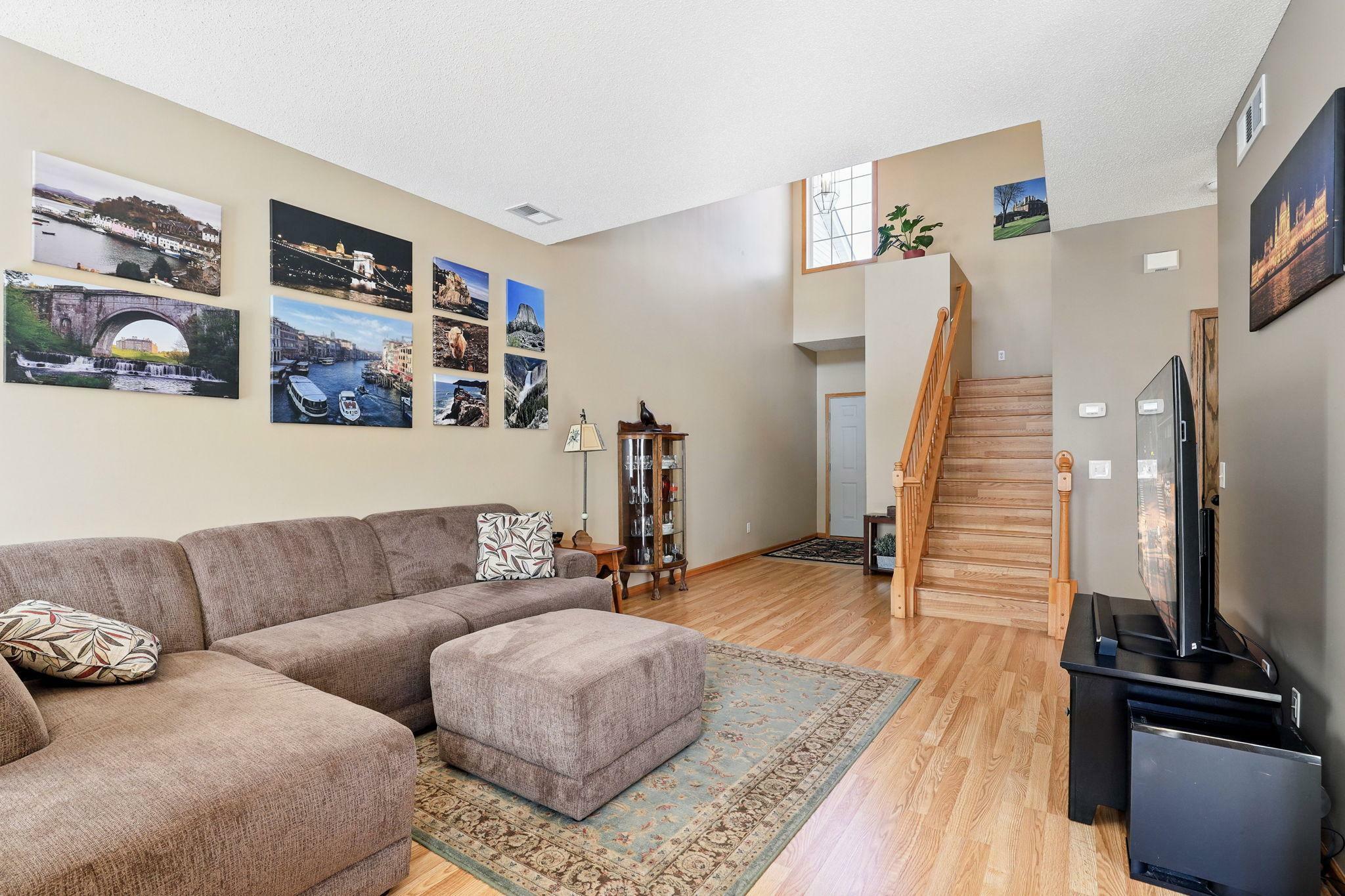 Property Photo: 1511 Yorkshire Lane MN 55379