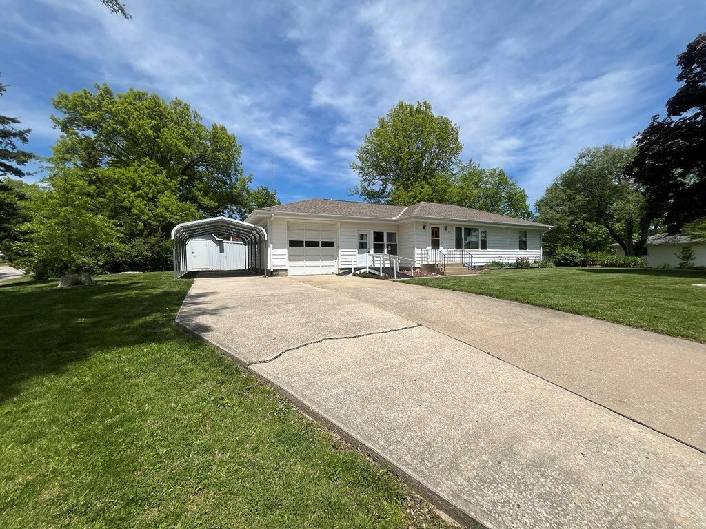 Property Photo: 829 18th Street MO 64683