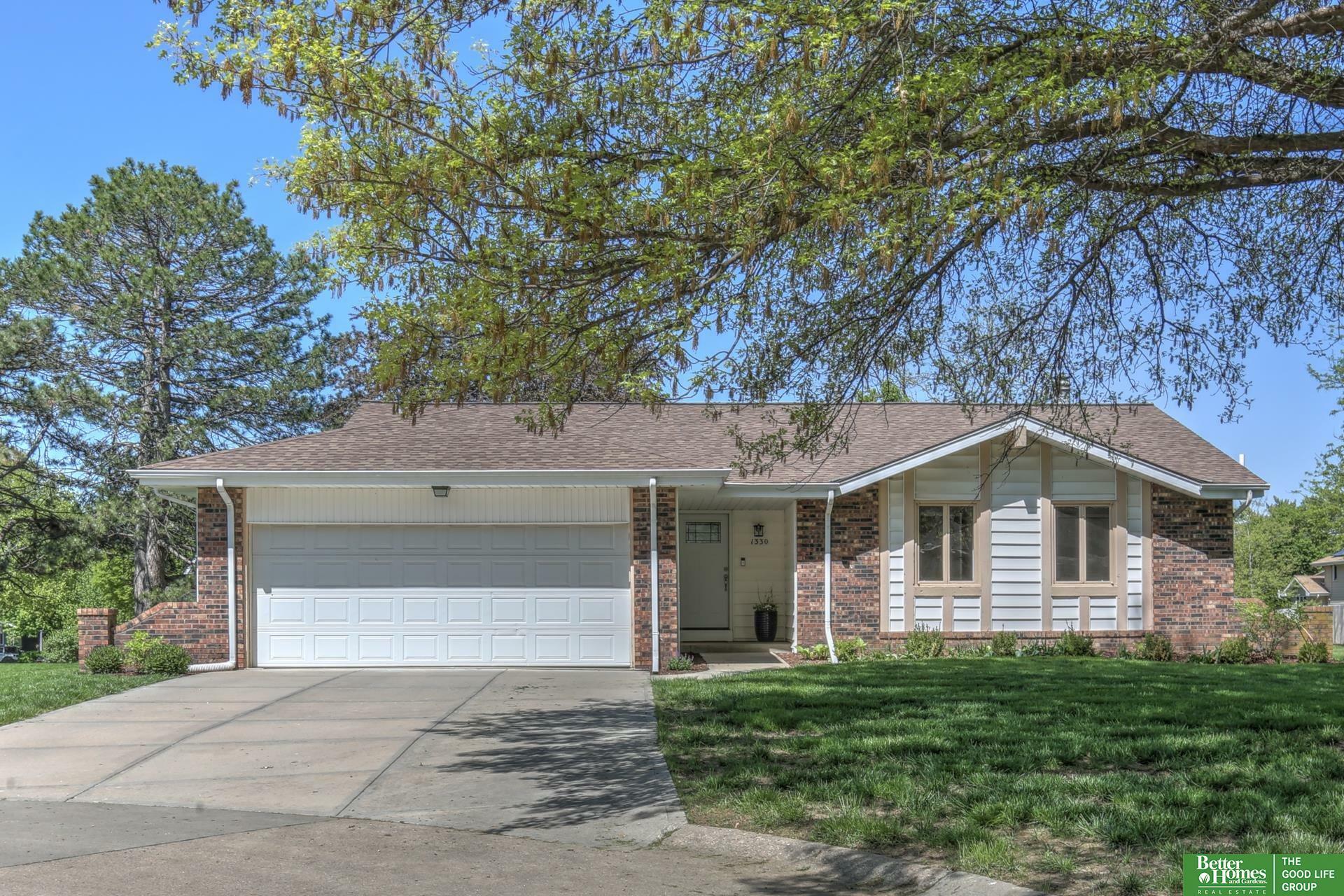 Property Photo: 1330 N 148th Plaza NE 68154