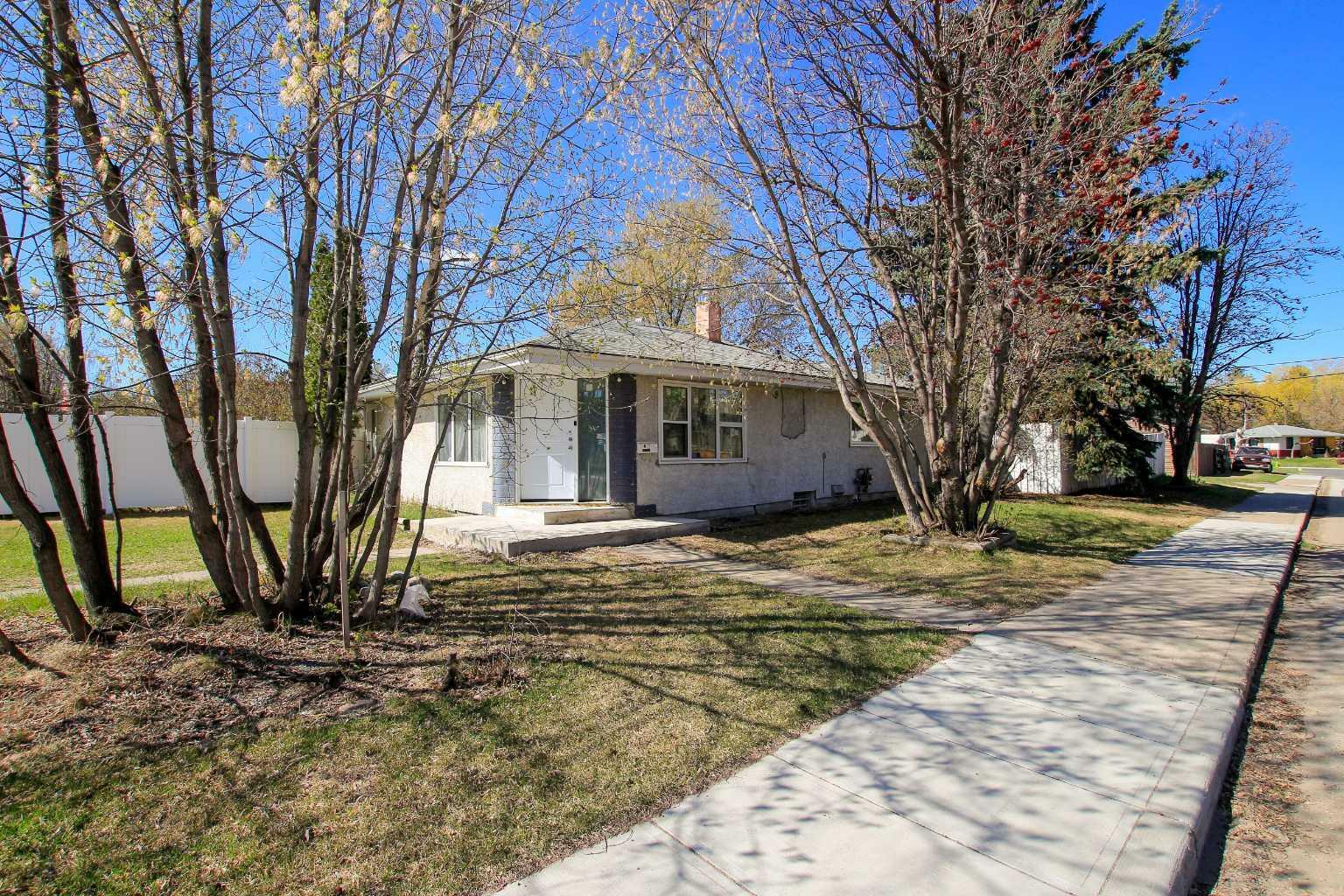 Property Photo: 5940 59 Avenue AB T4N 4V6