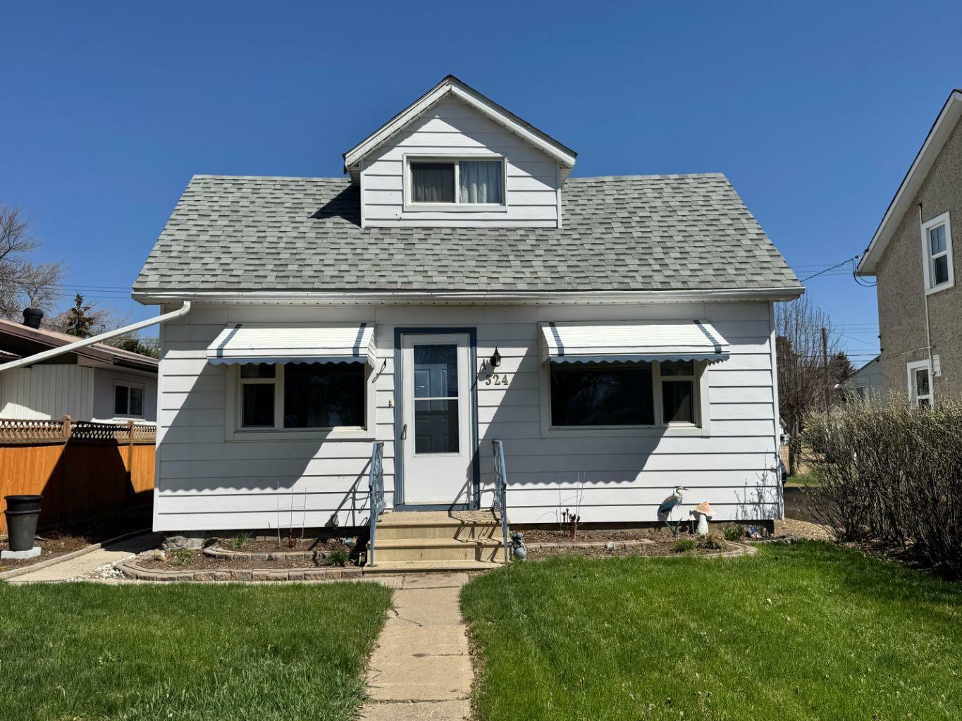 Property Photo: 524 5 Street E AB T0J 0Y3