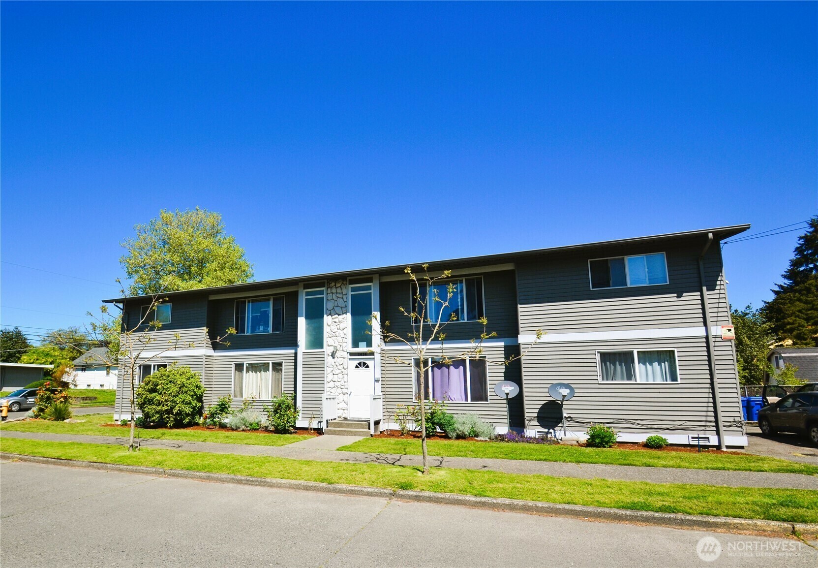 Property Photo: 1414 SW Cambridge Street 1-4 WA 98106