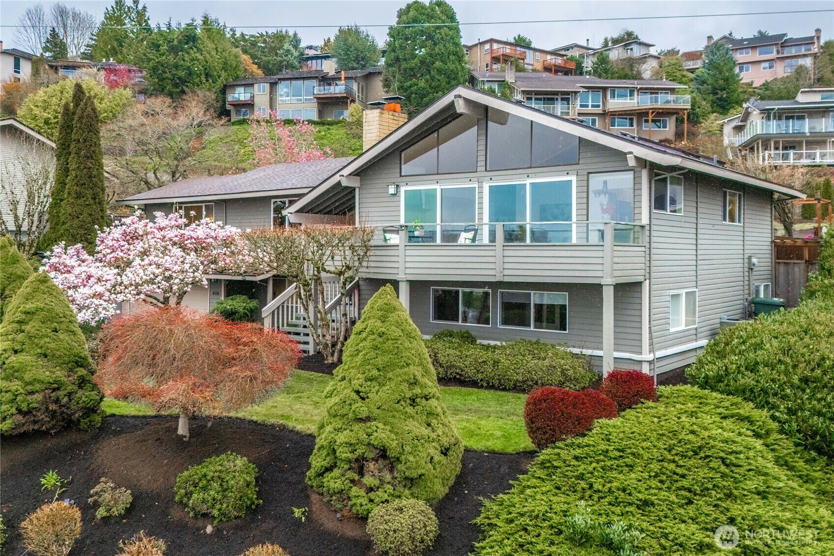 Property Photo: 4538 Somerset Drive SE WA 98006