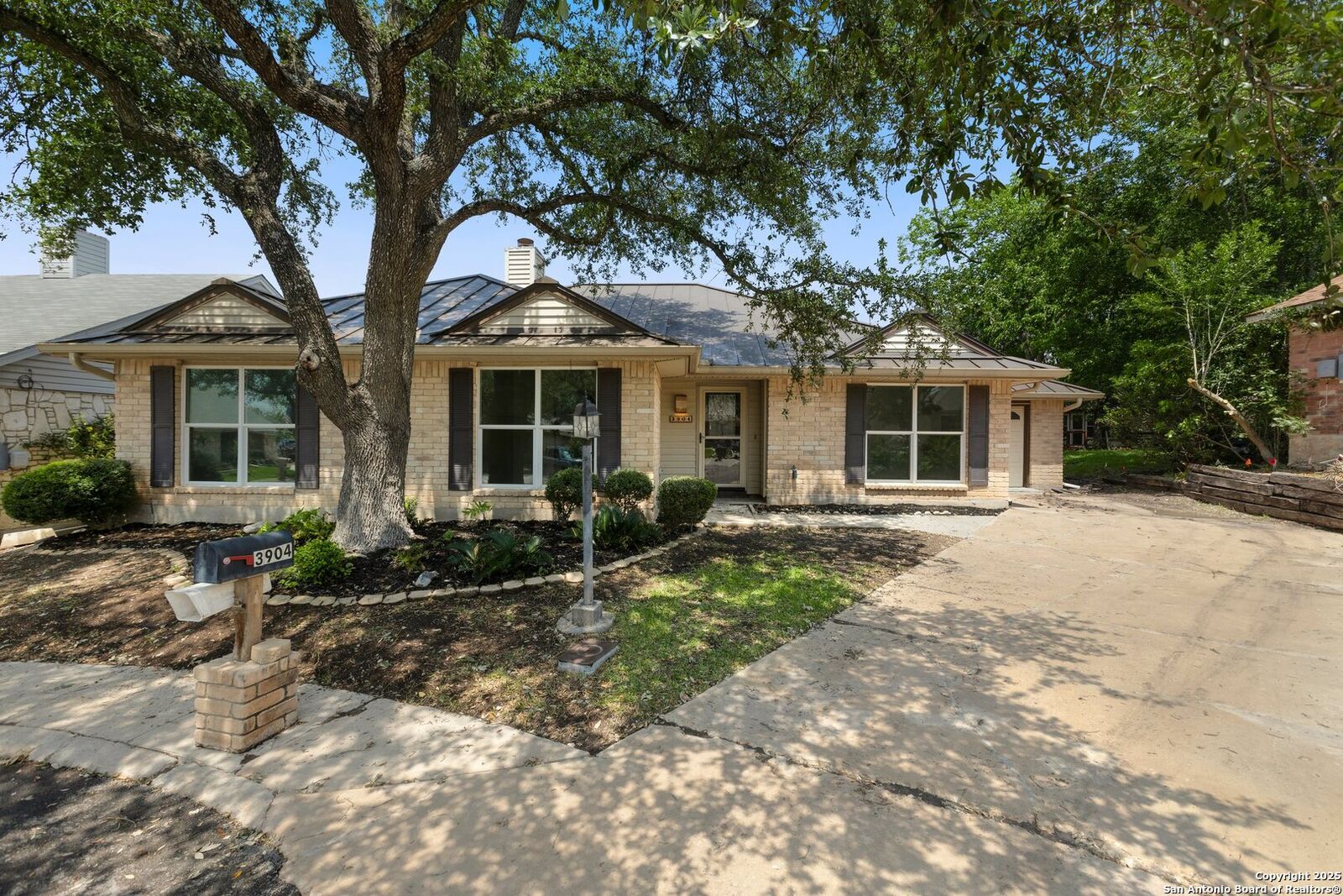 Property Photo: 3904 Pecan TX 78108