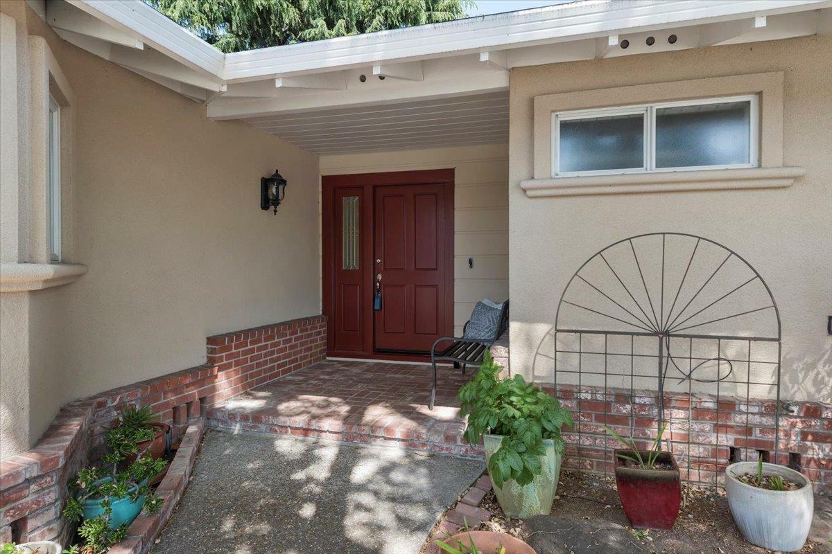 Property Photo: 768 Vanda Way CA 94536