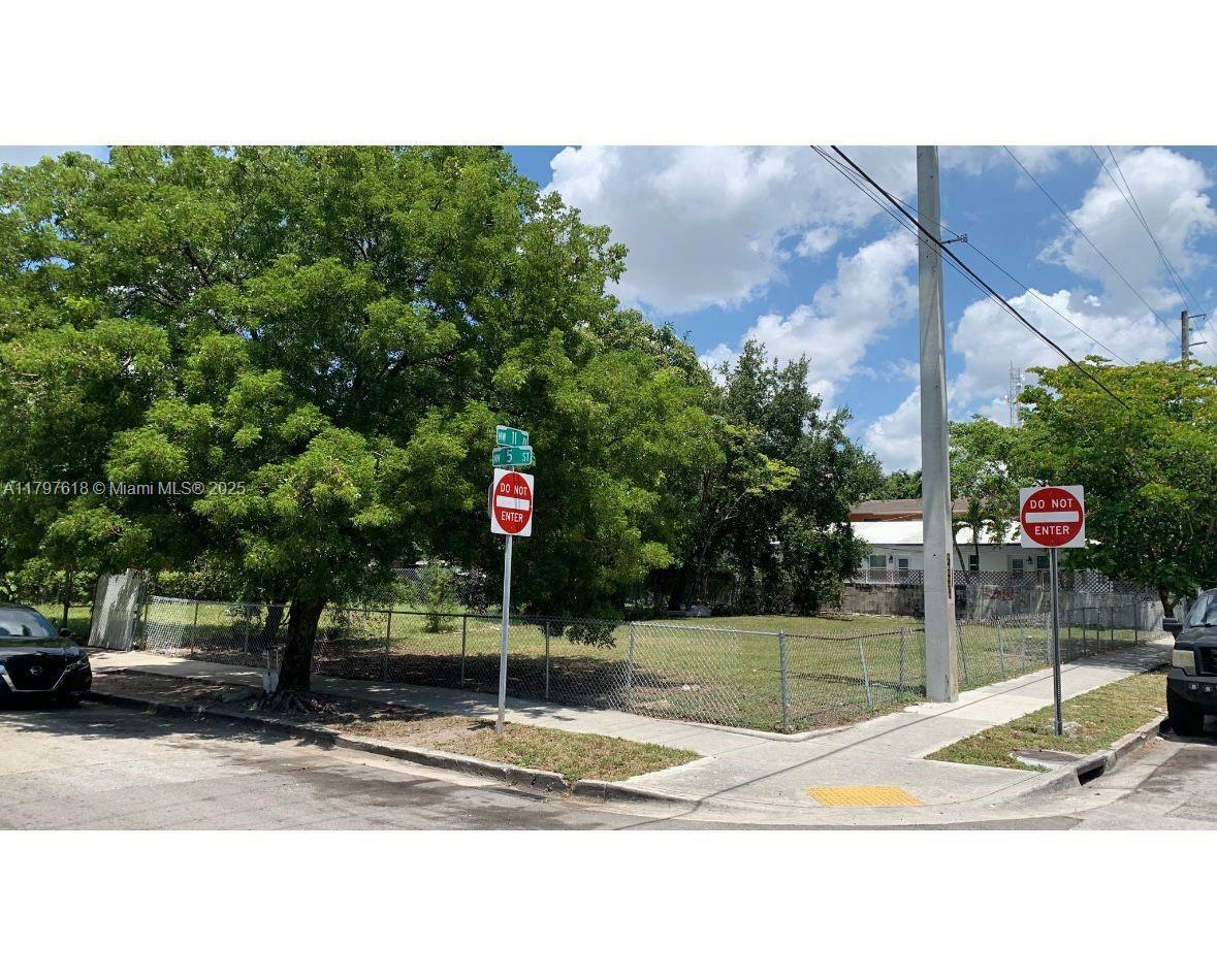 Property Photo: 1101 NW 5th St FL 33128