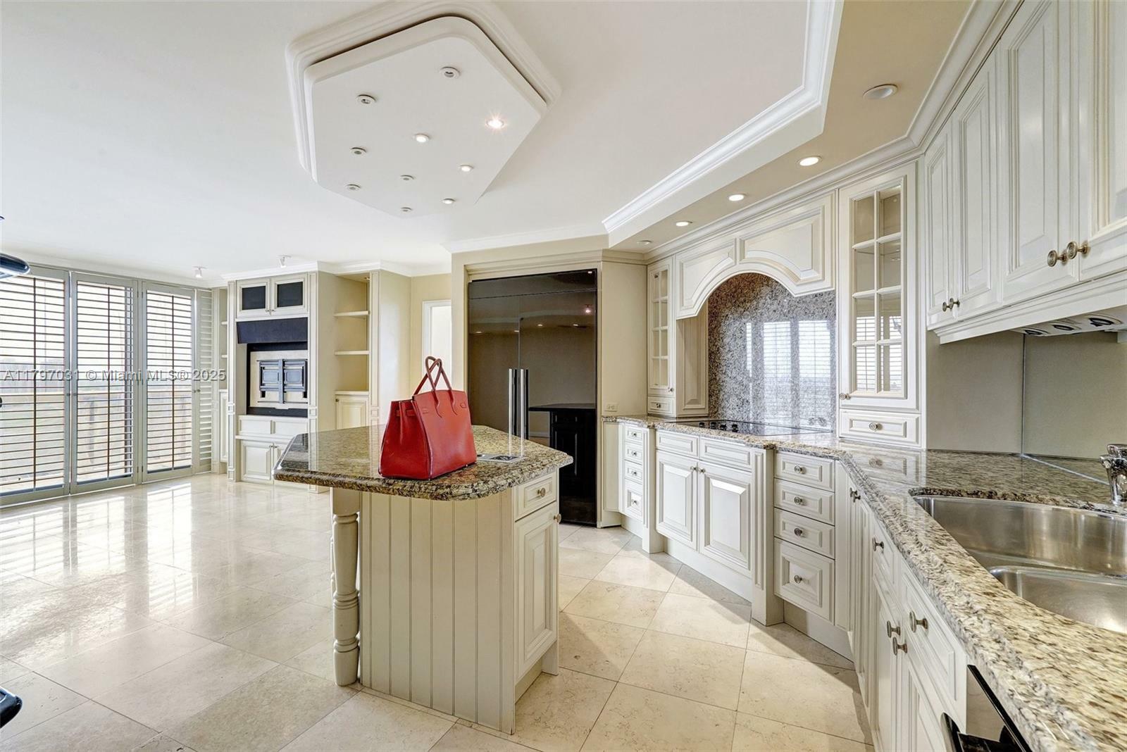 Property Photo: 19667 Turnberry Way 16gr FL 33180