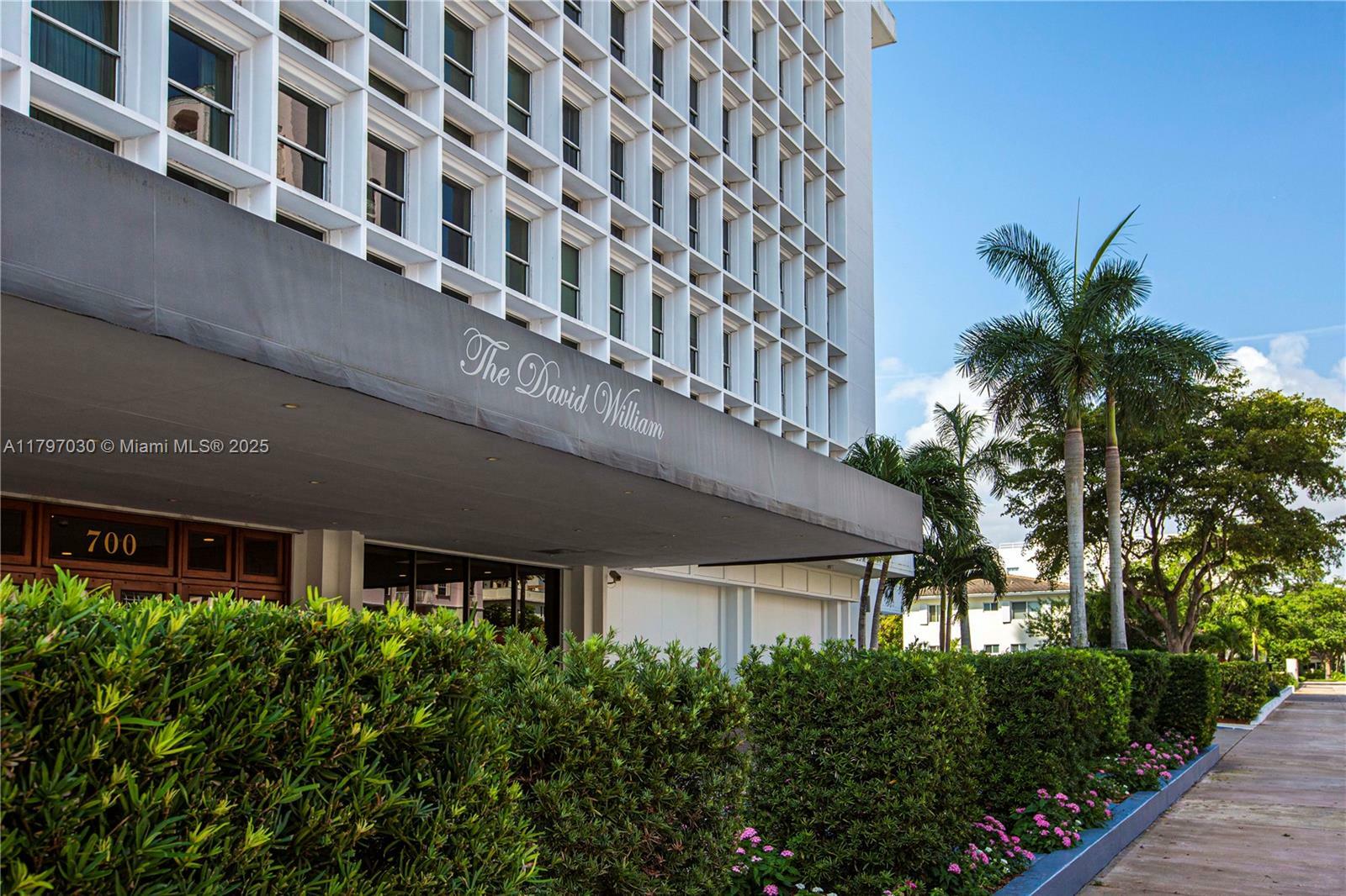 Property Photo: 700 Biltmore Way 1016 FL 33134
