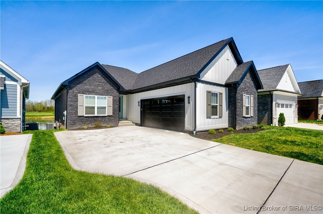 Property Photo: 1607 Greenbrier Pointe IN 47126