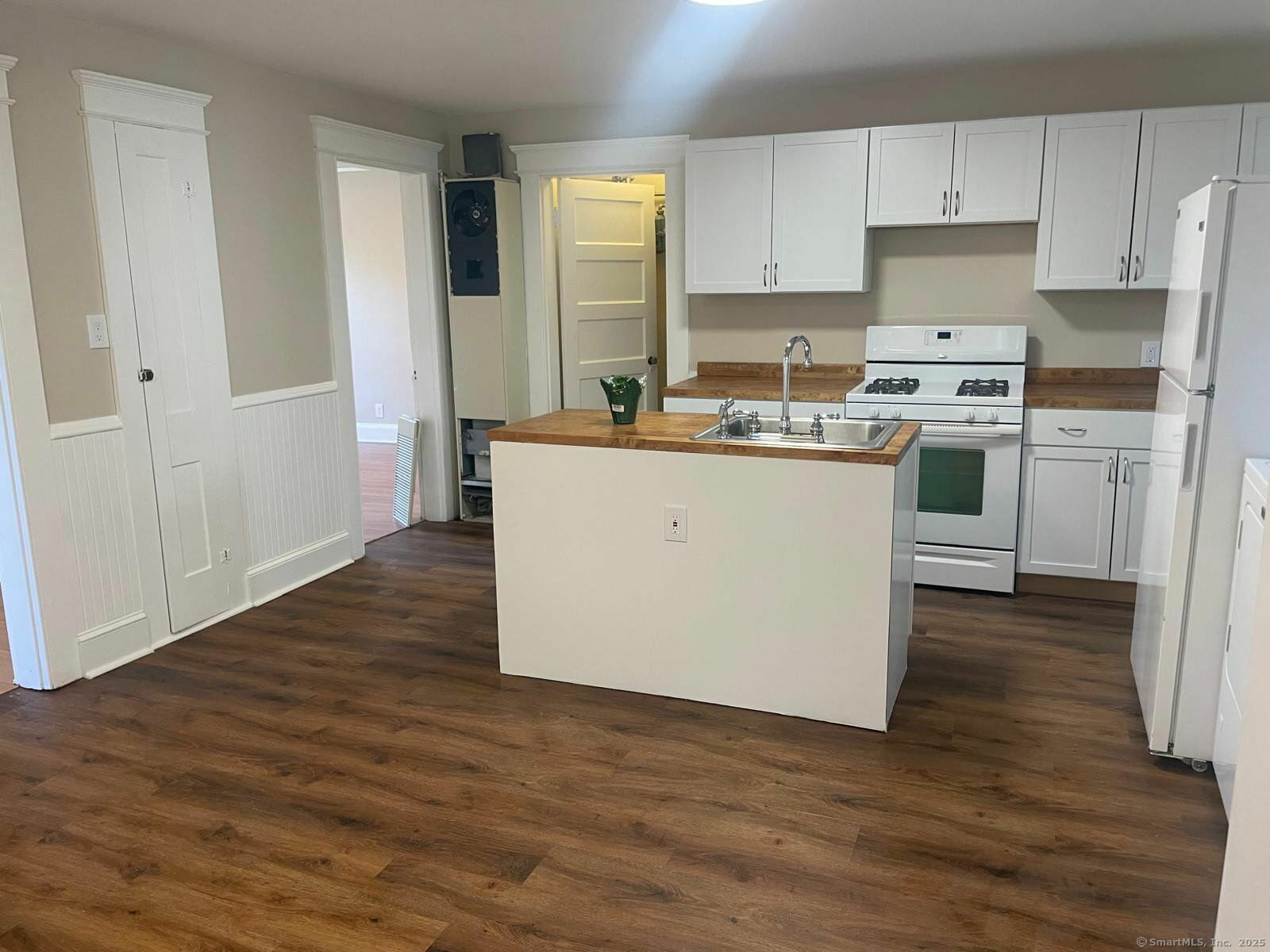 Property Photo: 26 Jewett Street 1S CT 06401