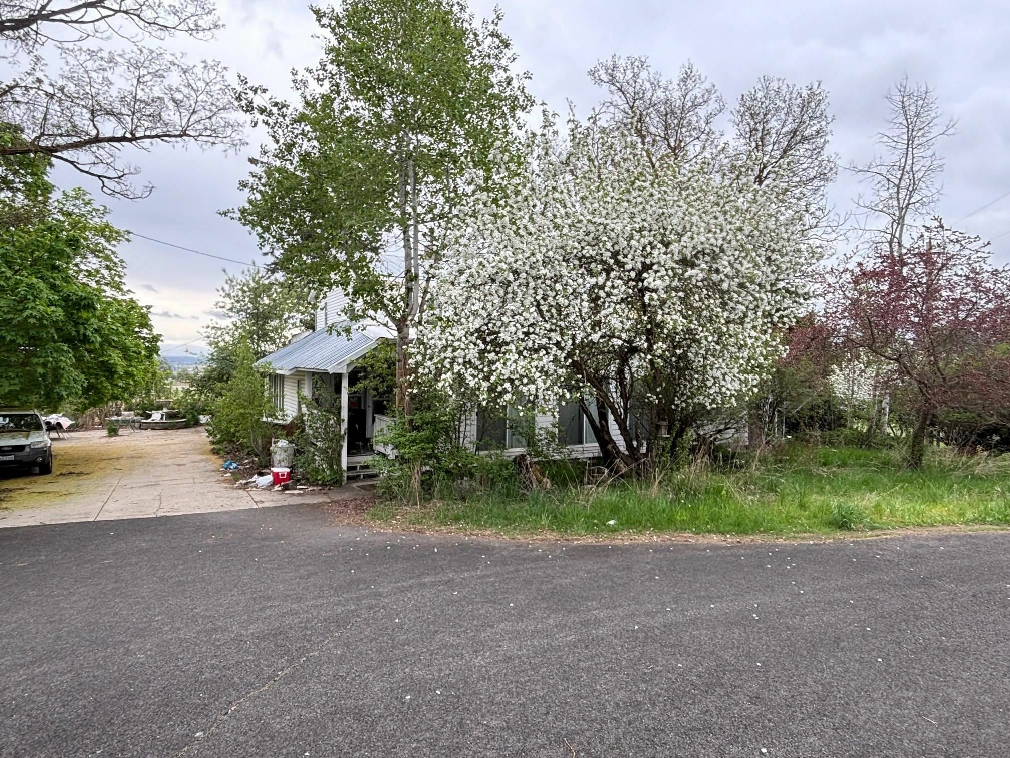 Property Photo: 5399 S Wallbridge Rd WA 99006