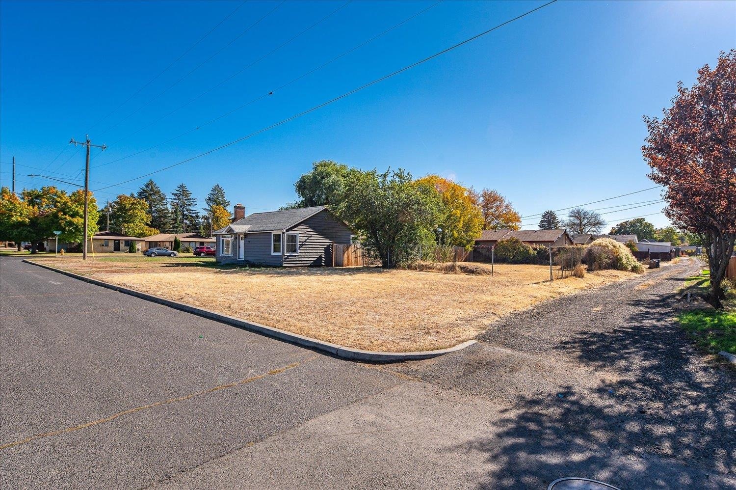 Property Photo: 1222 E Marietta Ave WA 99207