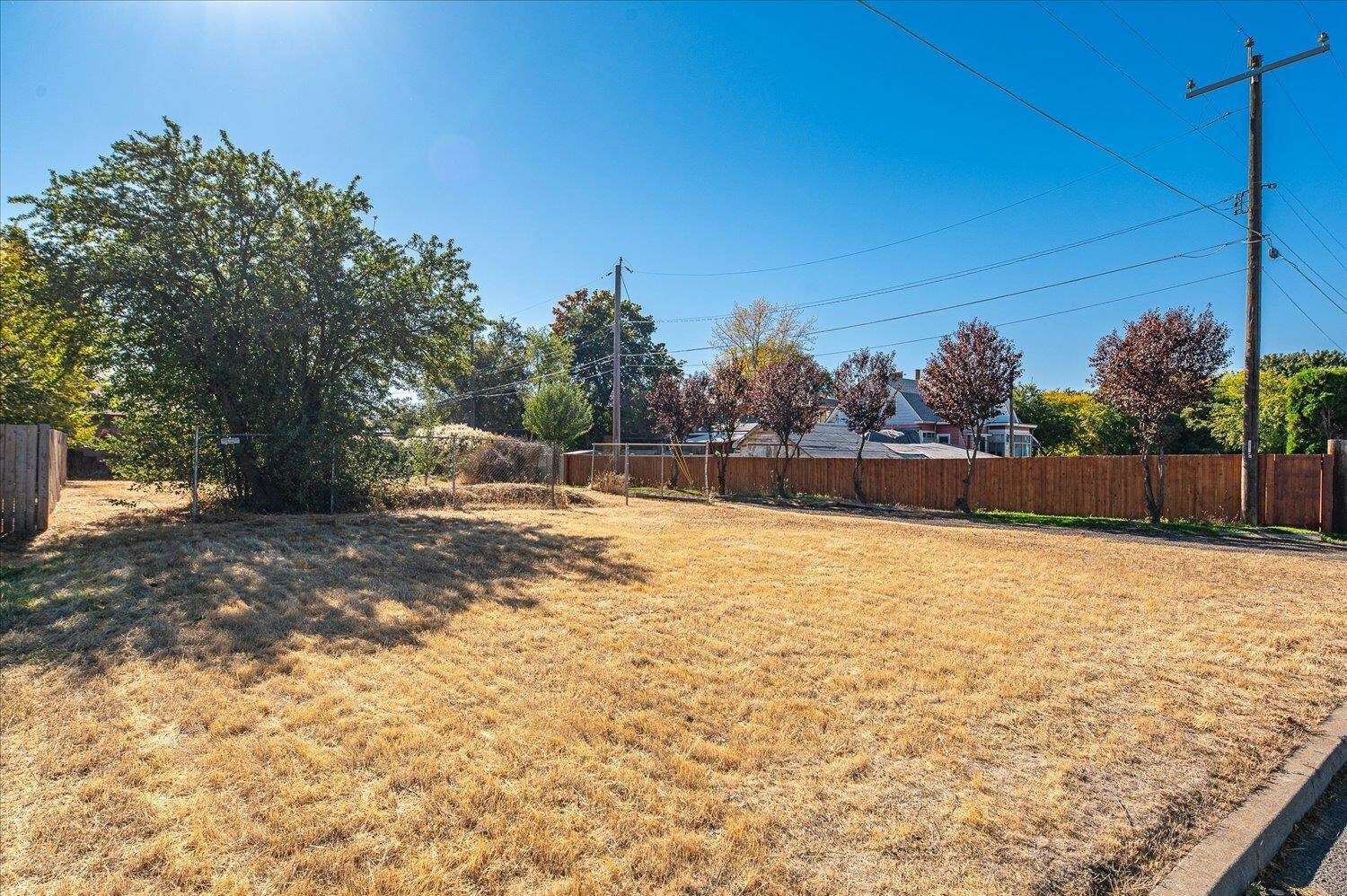 Property Photo: 1222 E Marietta Ave WA 99207