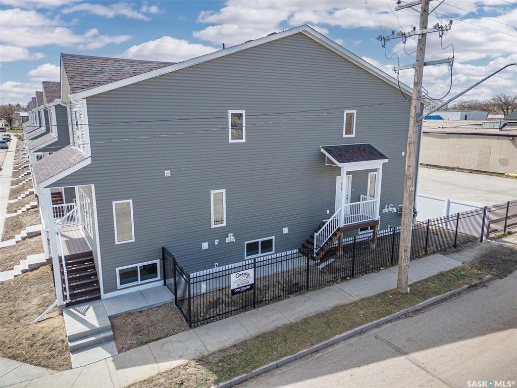 Photo de la propriété: 413 L Avenue S SK S7M 5Y6