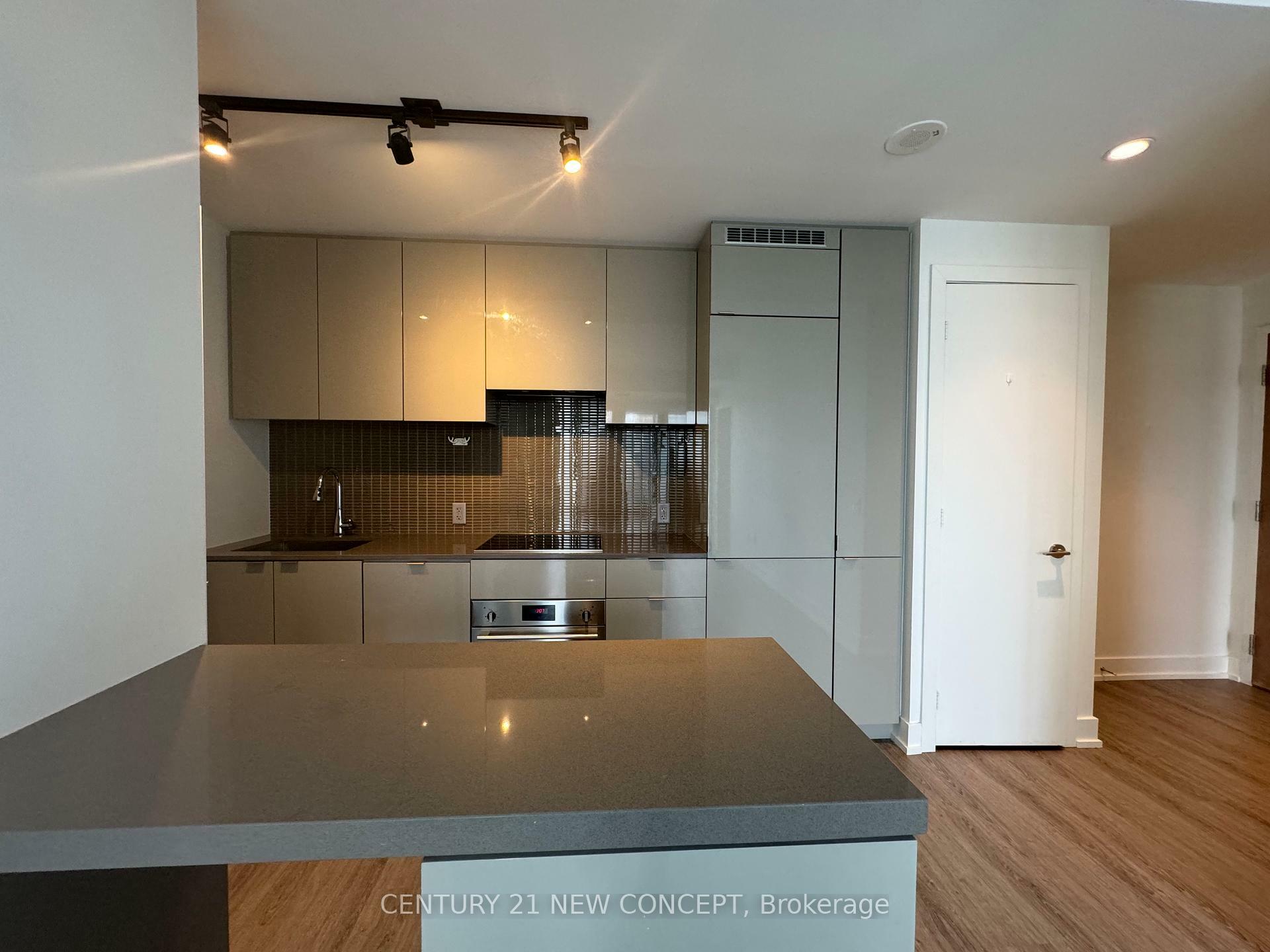 Property Photo: 7 Grenville Street 4605 ON M4Y 1A1