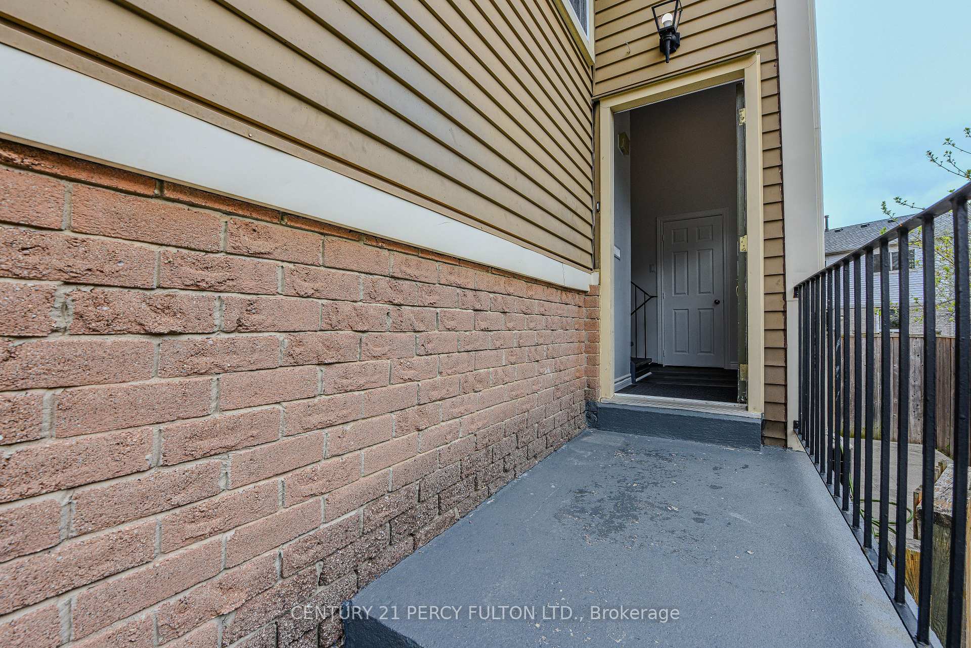 Photo de la propriété: 3 Mayfair Crescent ON L6S 3N3