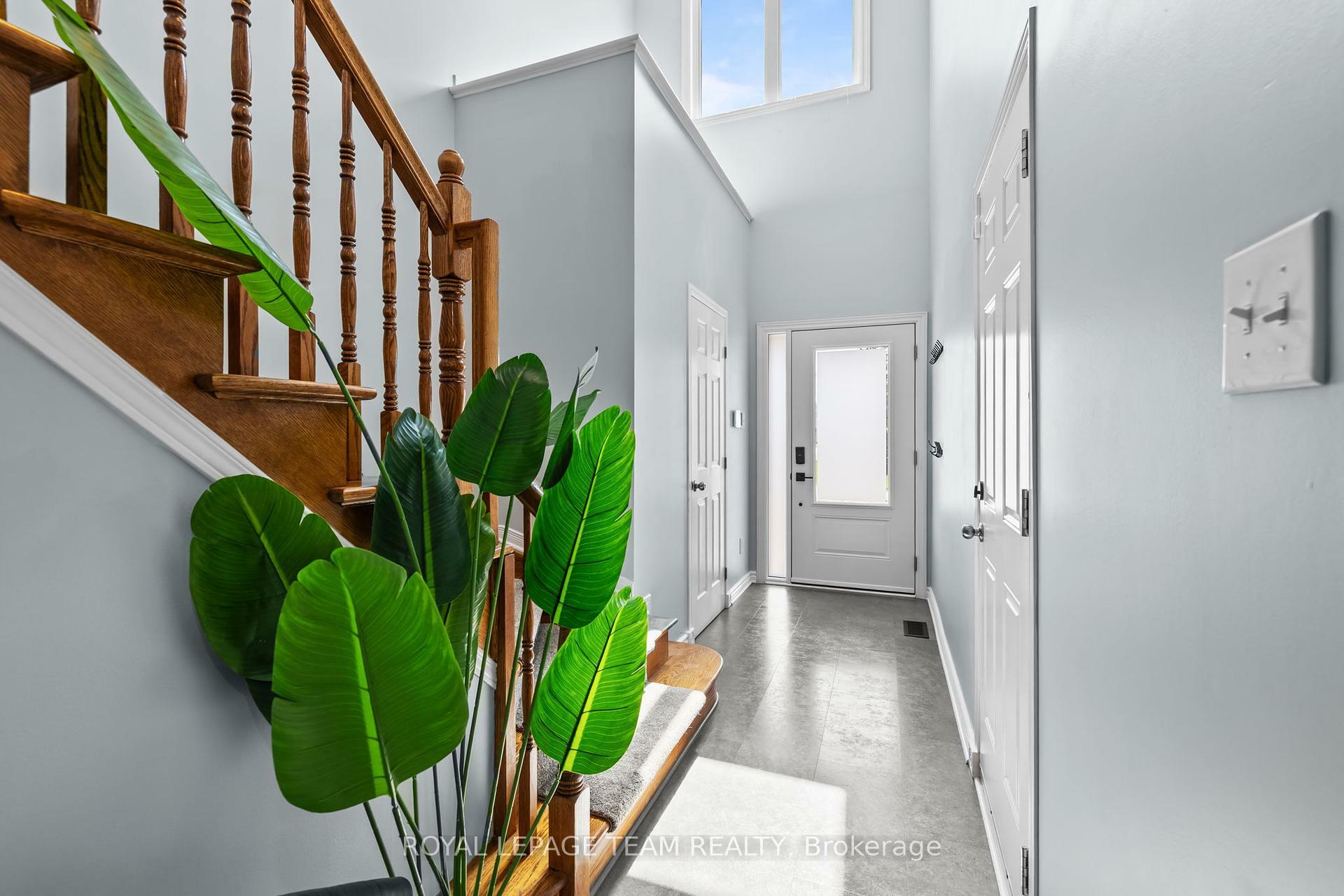 Property Photo: 521 Stonechurch Way ON K2J 0C6