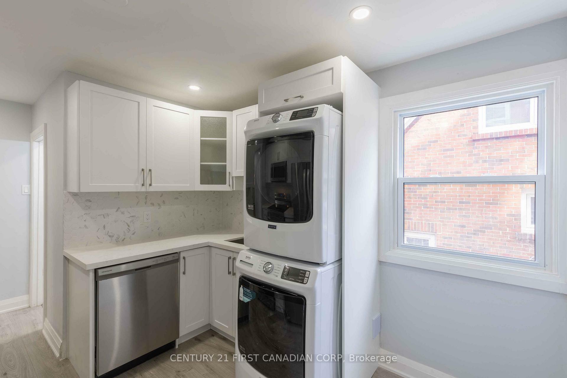 Property Photo: 17 Carfrae Crescent ON N6C 4A8