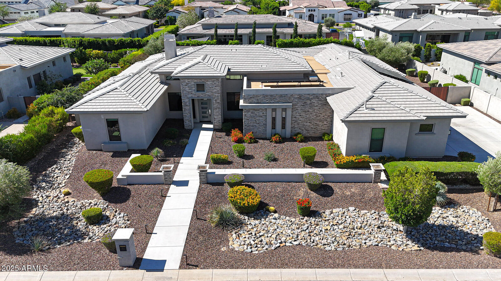 Property Photo:  2735 E Kingbird Drive  AZ 85297 