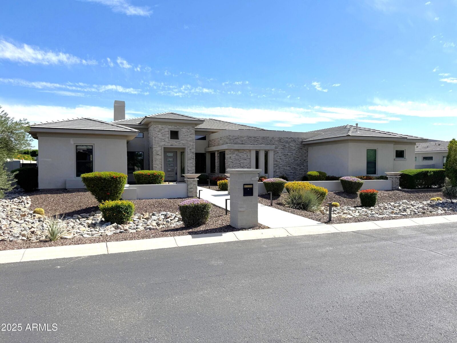 Property Photo:  2735 E Kingbird Drive  AZ 85297 