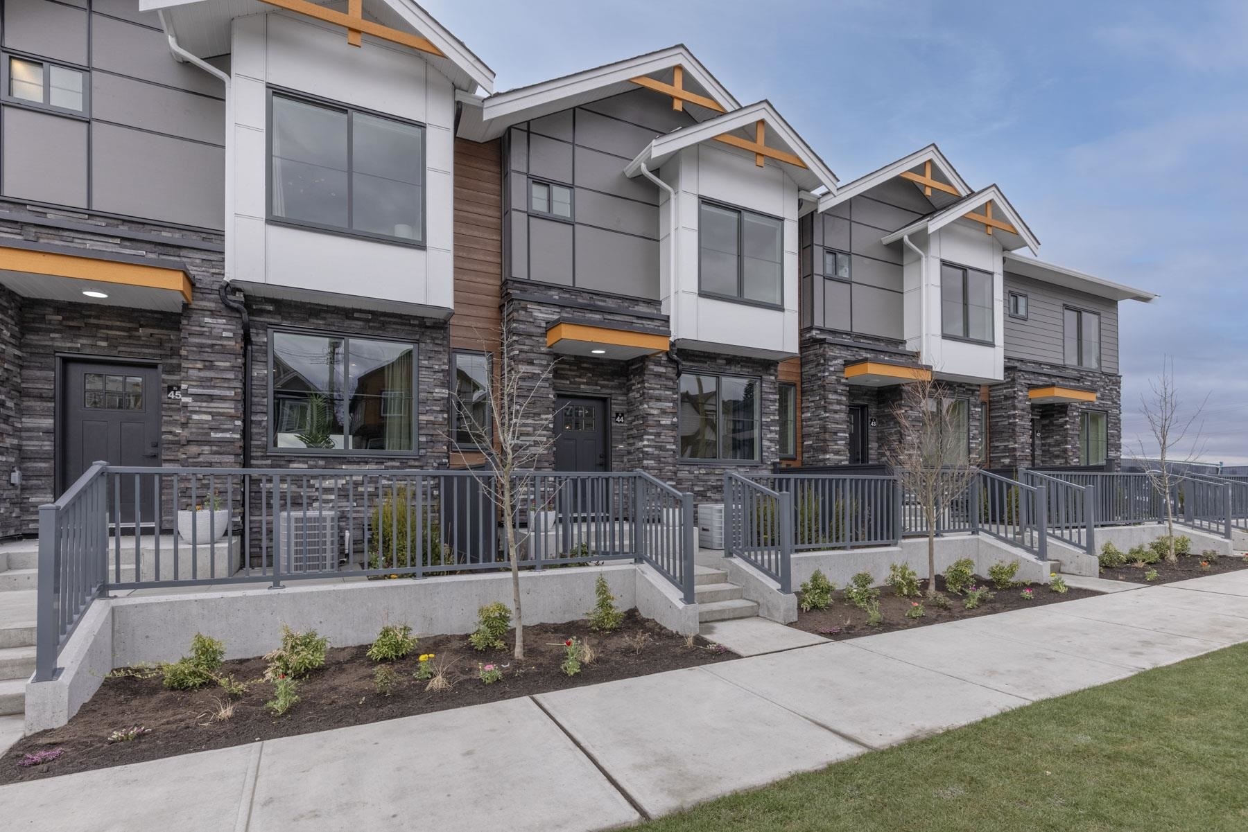 Property Photo: 6035 141 Street 39 BC V3X 0G1