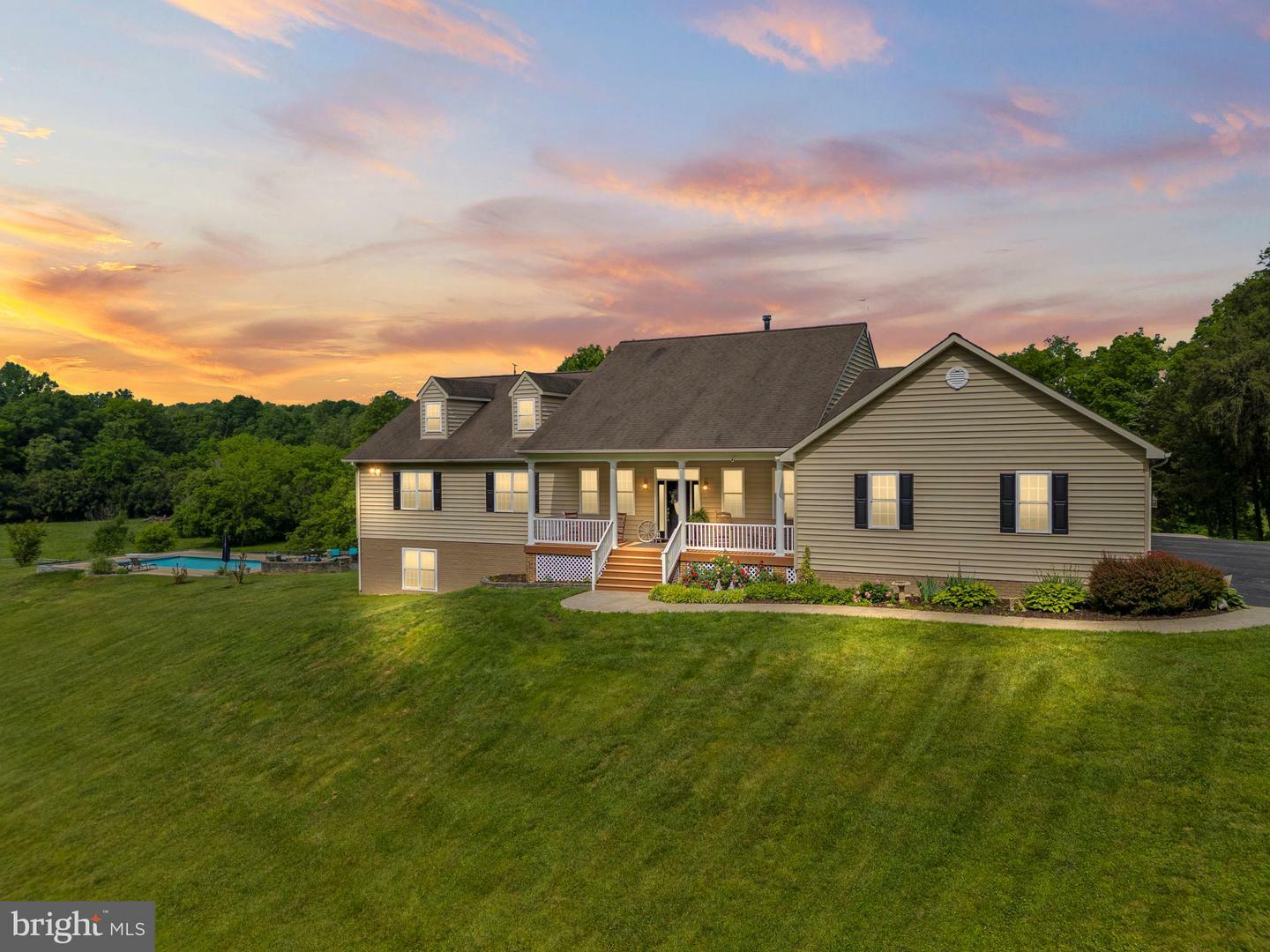 Property Photo: 7312 Oak Lane VA 20115
