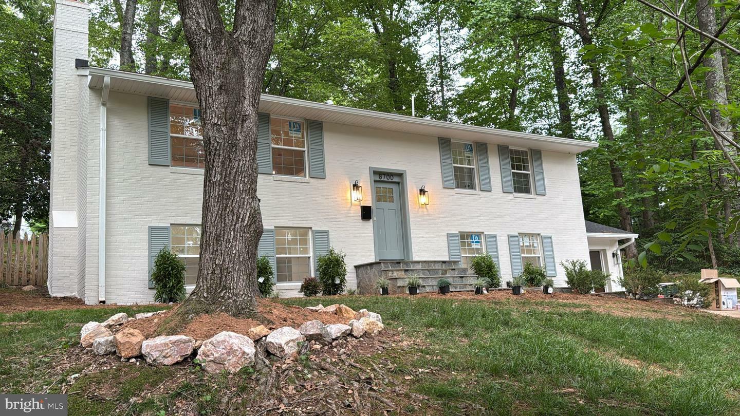 Property Photo:  8700 Rosedale Lane  VA 22003 