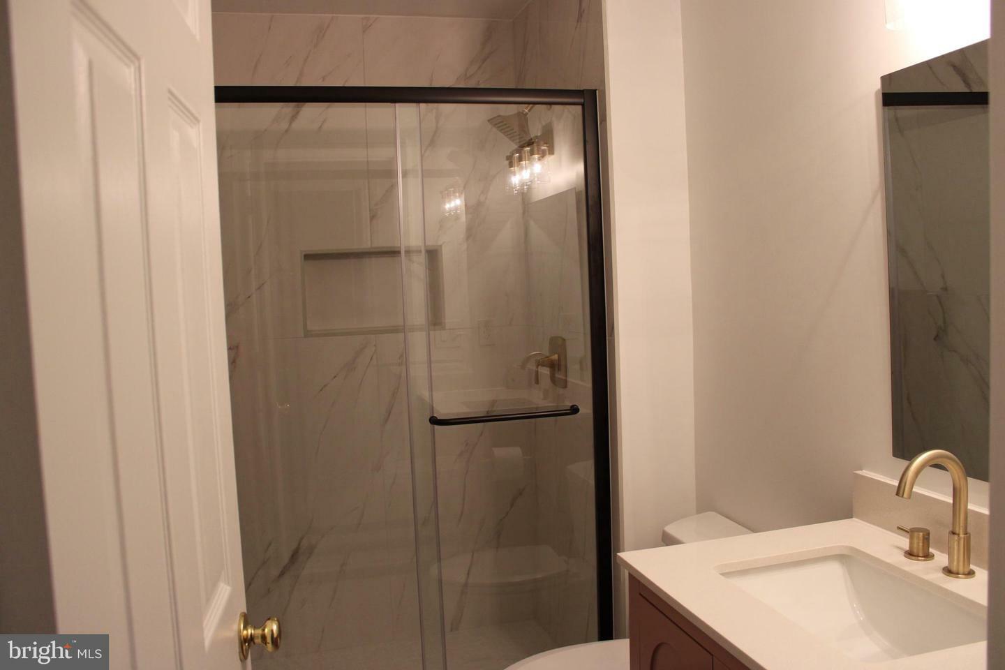 Property Photo: 14186 Hunters Run Way VA 20155