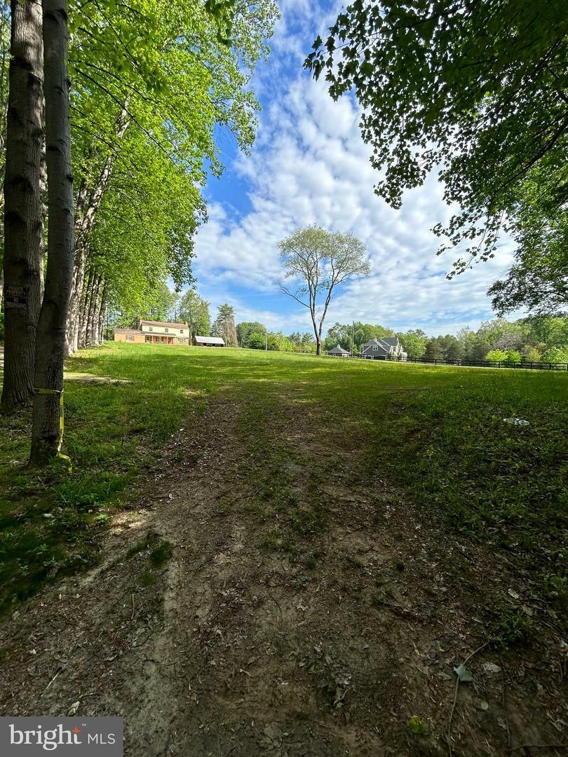 Property Photo: 11518 Yates Ford Road VA 22039