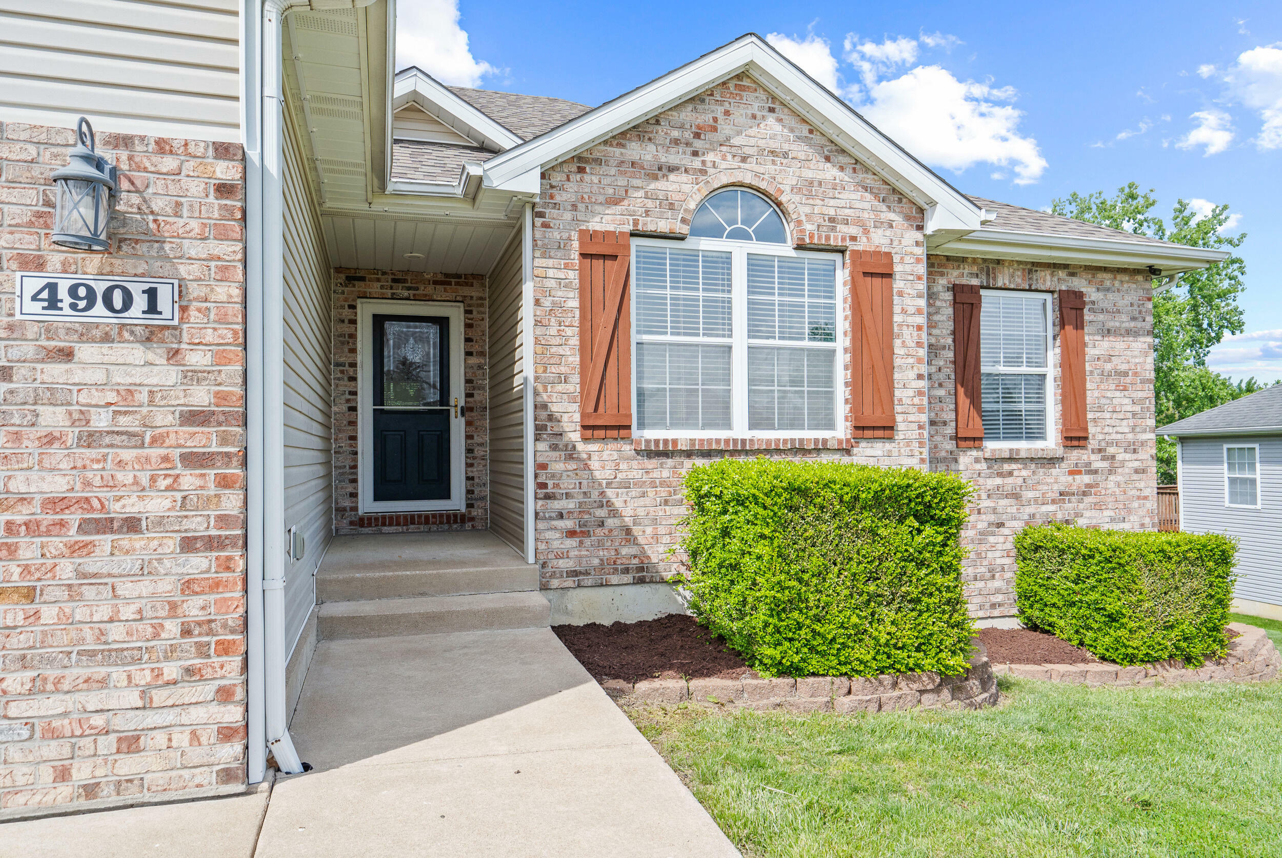 Property Photo: 4901 Lillian Dr MO 65202