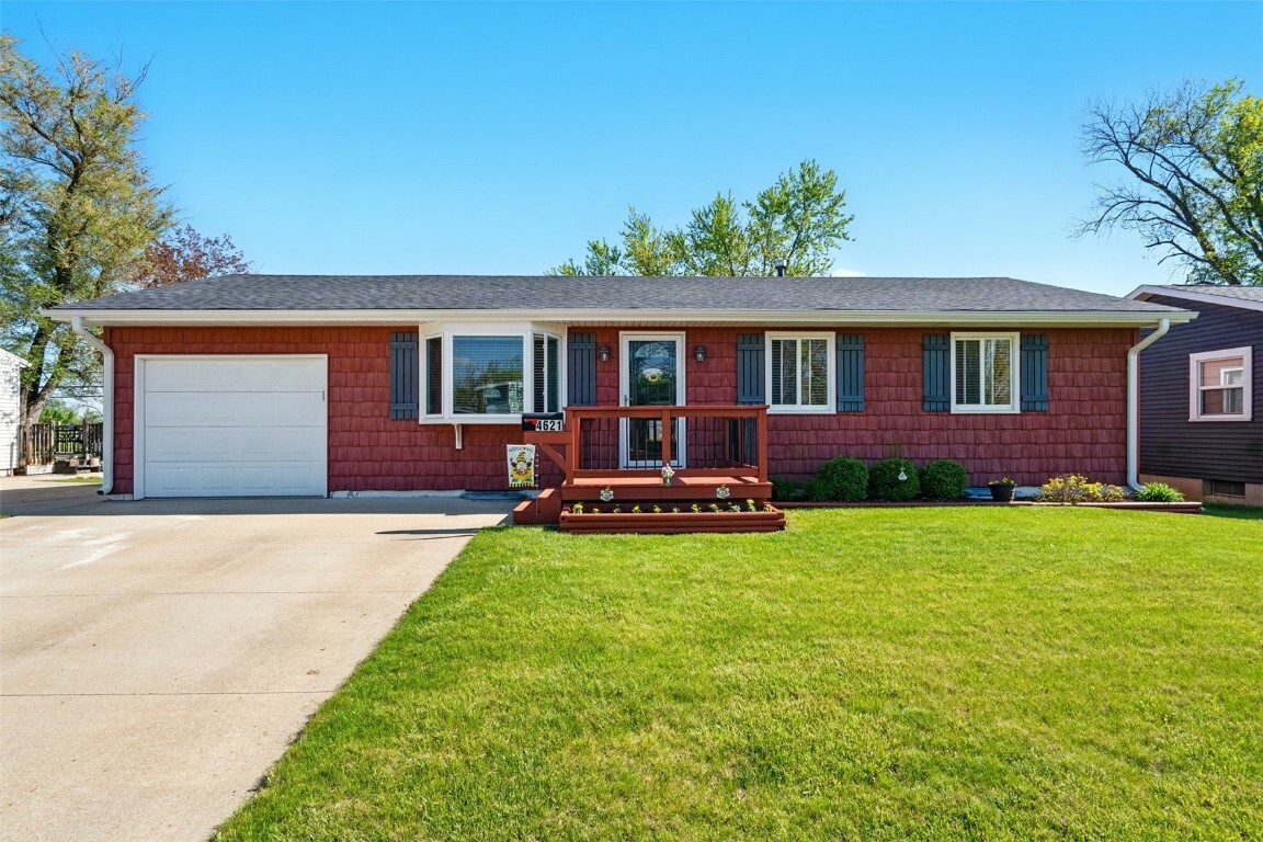 4621 Midway Drive NW  Cedar Rapids IA 52405 photo