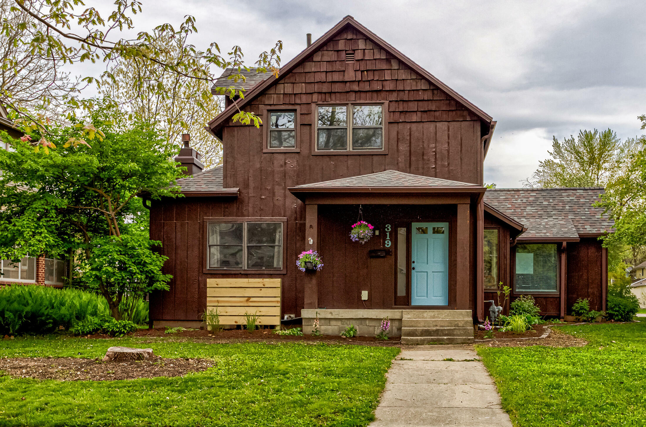 Property Photo: 319 J Avenue IA 50201