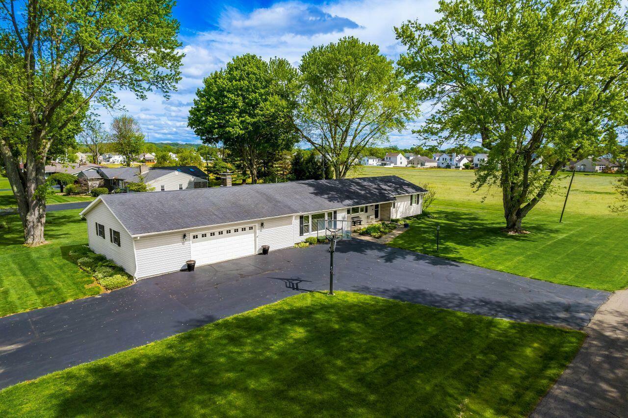 Property Photo: 2040 Riggs Road OH 43055