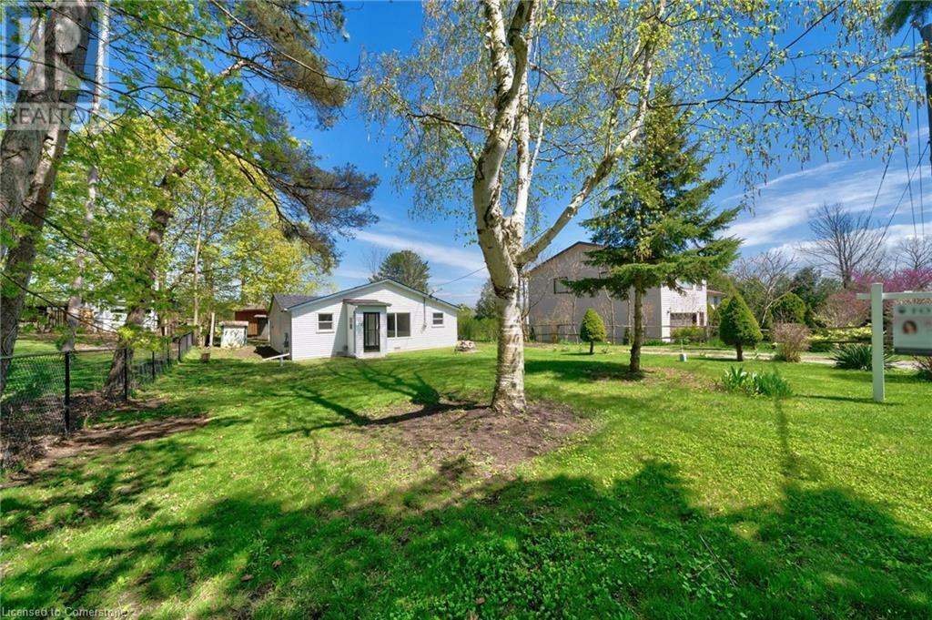 Property Photo: 14 Hilltop Drive ON N3Y 4K2