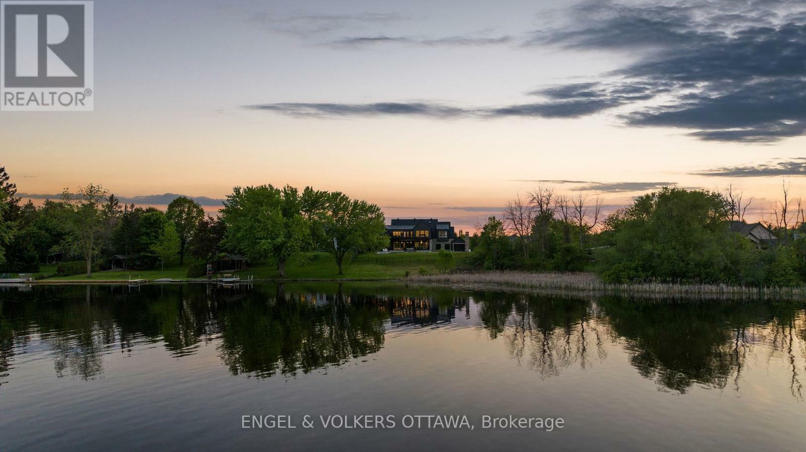 Property Photo: 39 Winding Way ON K2C 3H1
