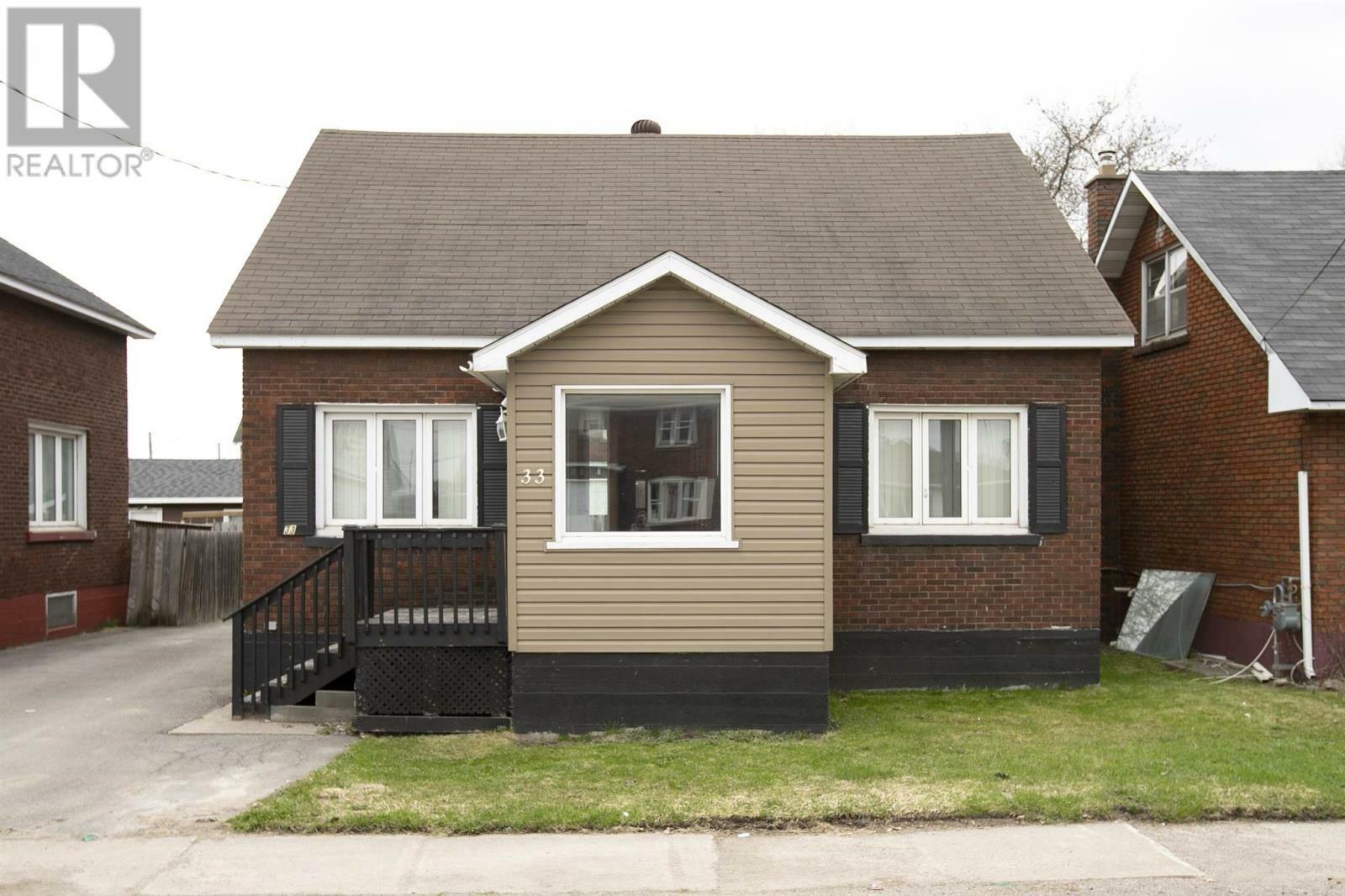 Property Photo: 33 Wallace Ter ON P6C 1J9