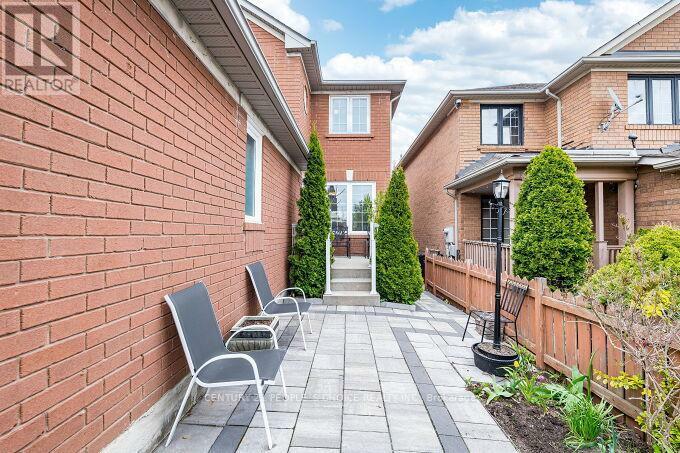 Property Photo: 3185 Pearwood Place ON L5B 4H1