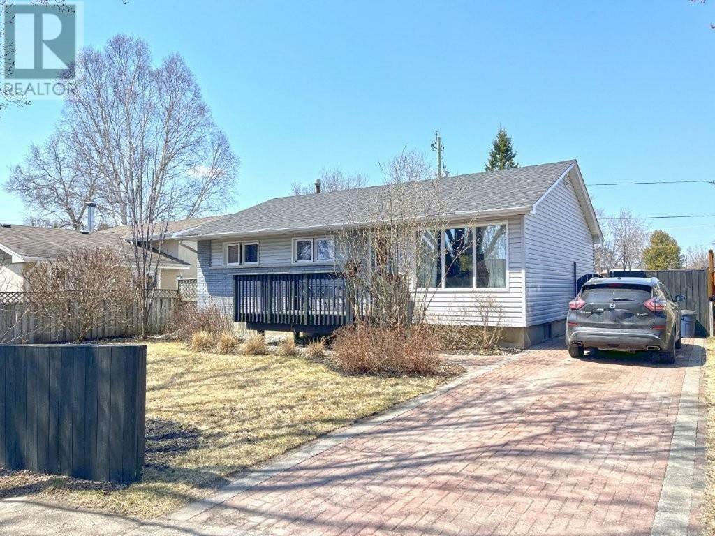 Photo de la propriété: 218 Maple Ave ON P7B 4V5