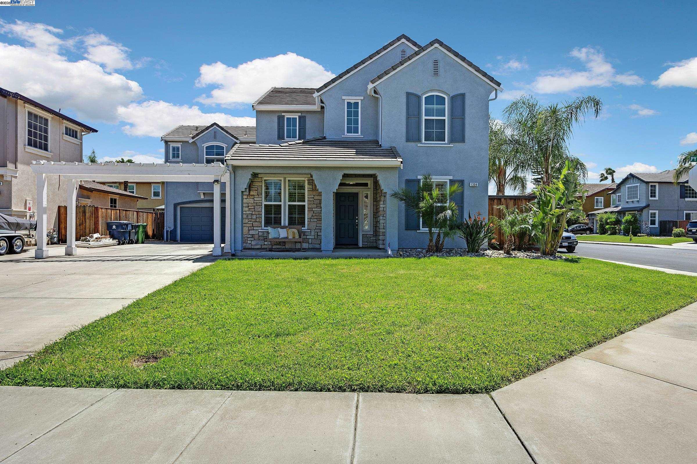 Property Photo: 1304 Pyrenees St CA 95304