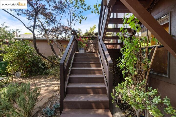 Property Photo:  2915 Benvenue Ave Apt C  CA 94705 