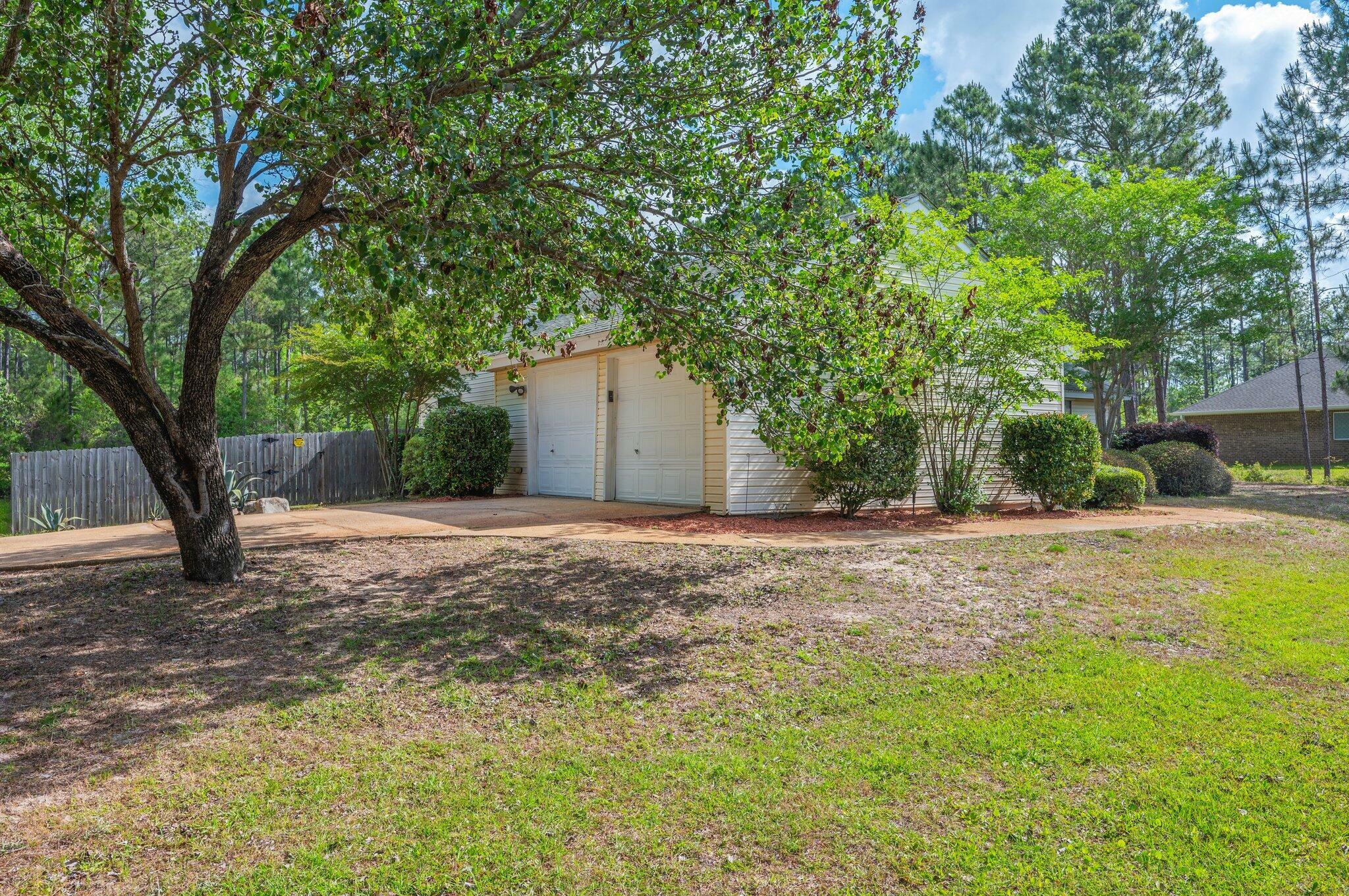 Property Photo: 6522 Leisure Street FL 32566