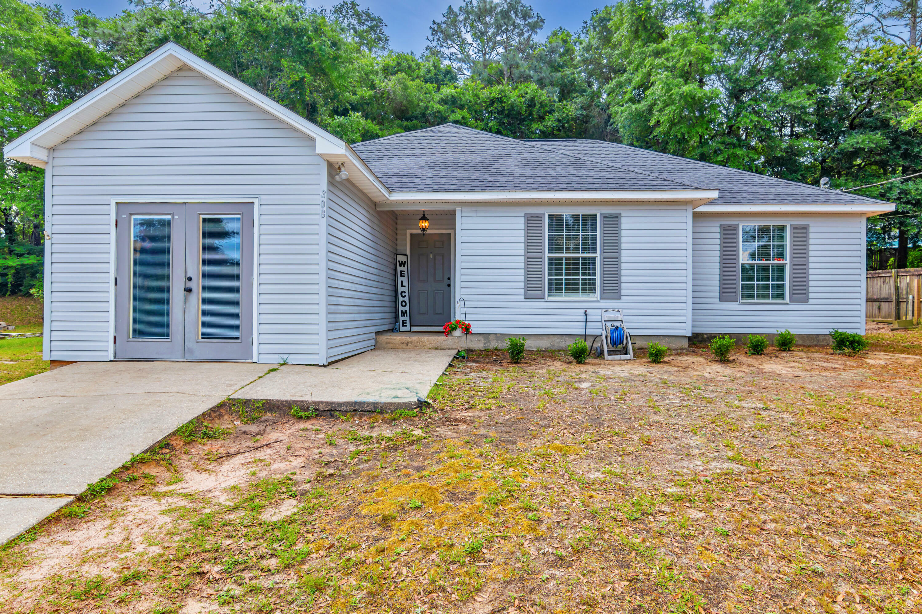Property Photo: 308 Lakeview Drive FL 32536